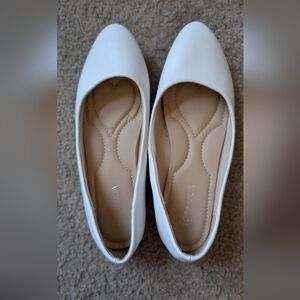 TOP Moda Women's White Ballet Flats VGUC